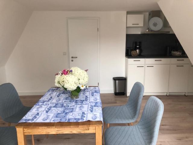 Die Graefin Auf Ruegen - Ferienappartements Parchtitz Екстериор снимка